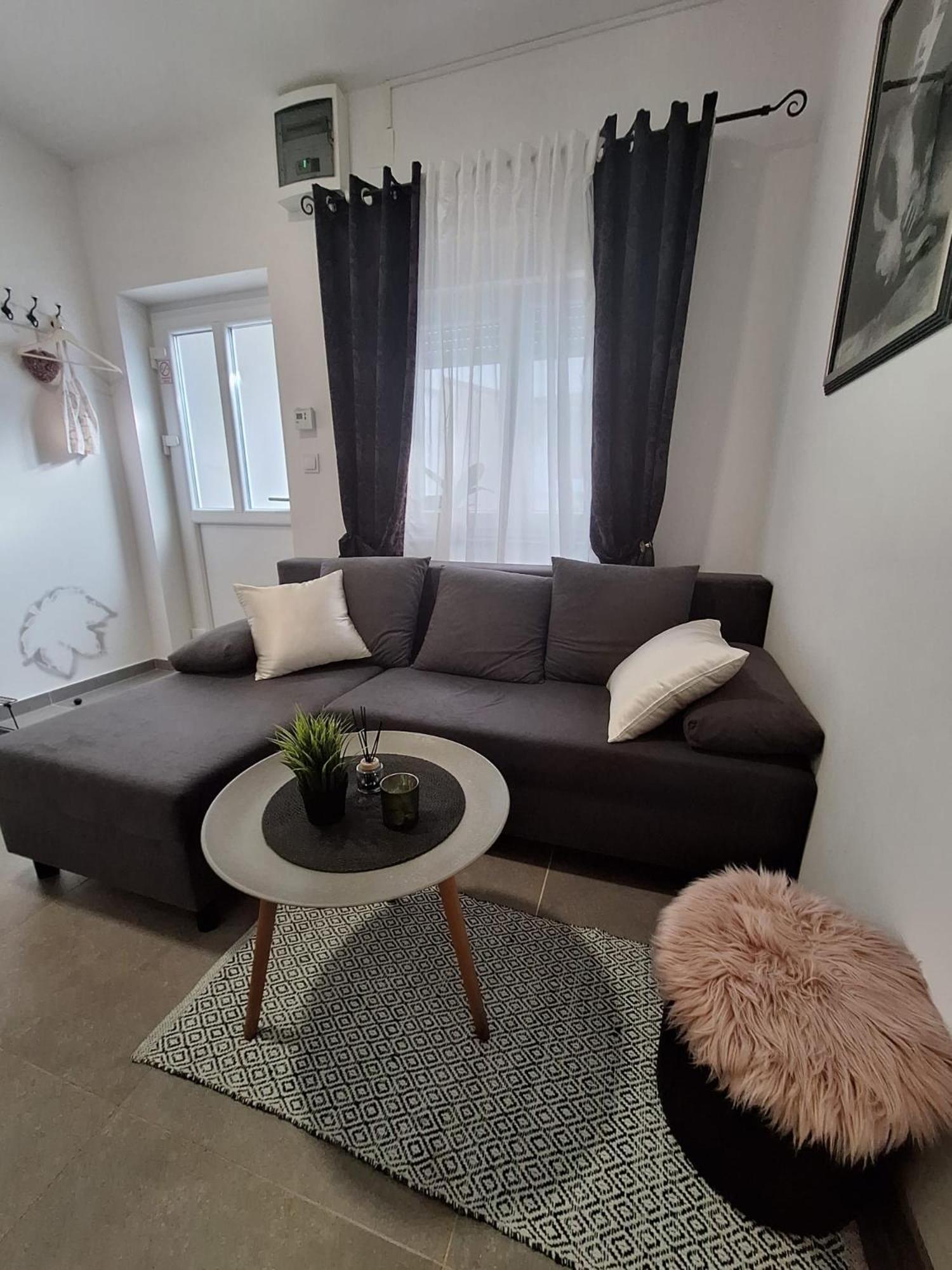 Studio Apartmani Louis I Lola Ζάγκρεμπ Εξωτερικό φωτογραφία